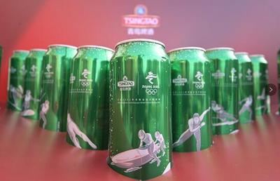 青島啤酒'燈塔工廠'啟動定制冬奧冰雪罐，文化傳播新篇章